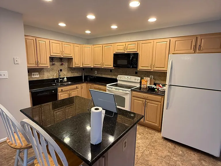2740 Winston Ct — Photo 8