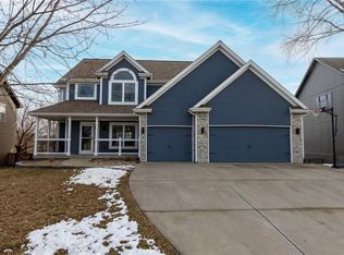 17811 Greyhawke Ridge Dr, Smithville, MO 64089