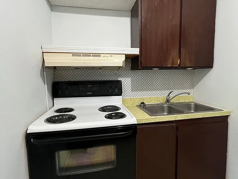 2129 Union Ave — Photo 5