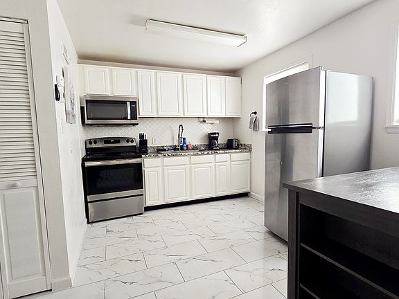 5th image of 211 University Dr APT D
