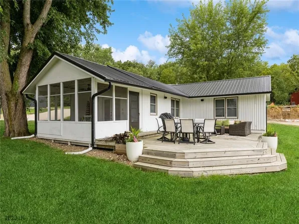 112 N Crabtree Rd, Montezuma, IA 50171