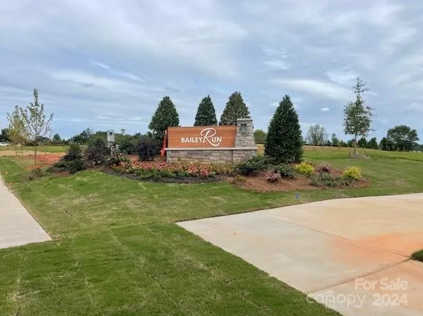 5023 Carrick St, Charlotte, NC 28213