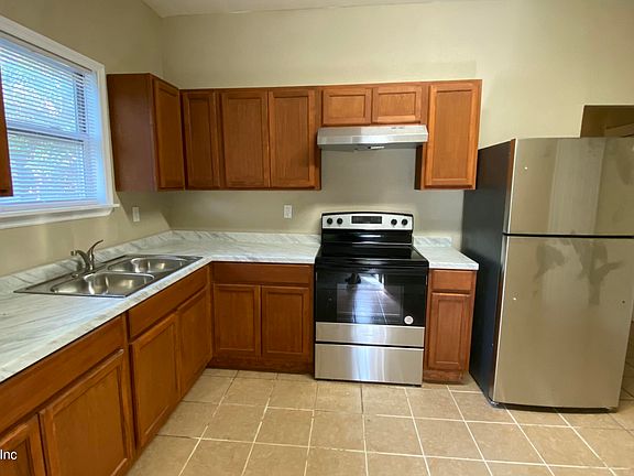 2nd image of 2962 SPENCER Street