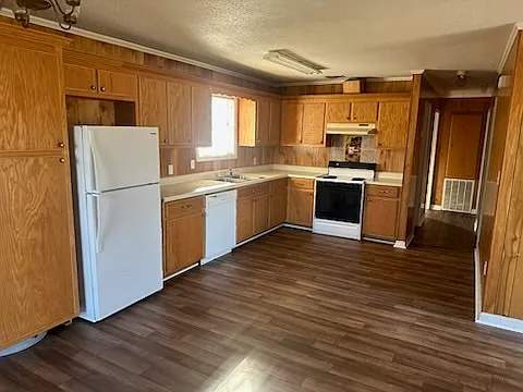 670 N Jefferson St — Photo 3