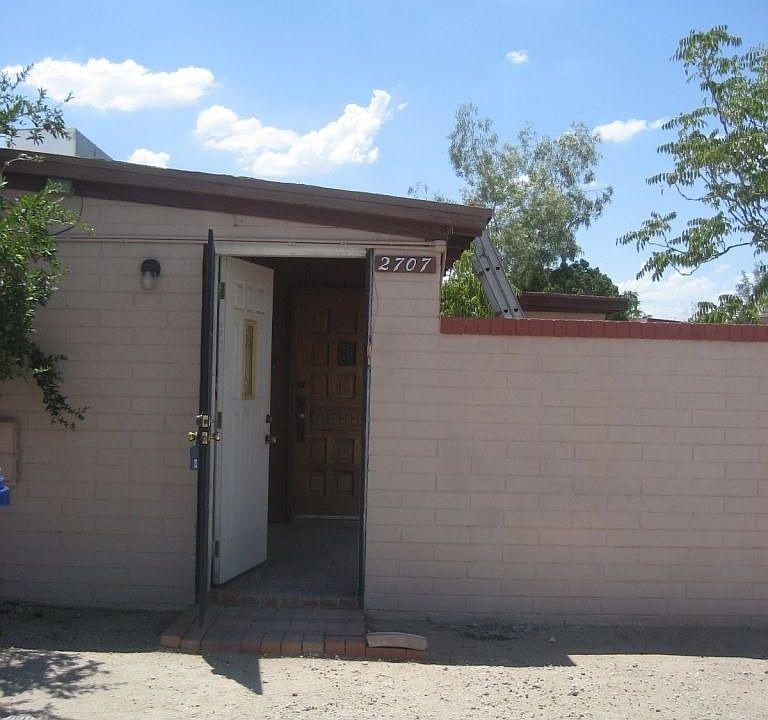 1st image of 2707 N Los Altos Ave