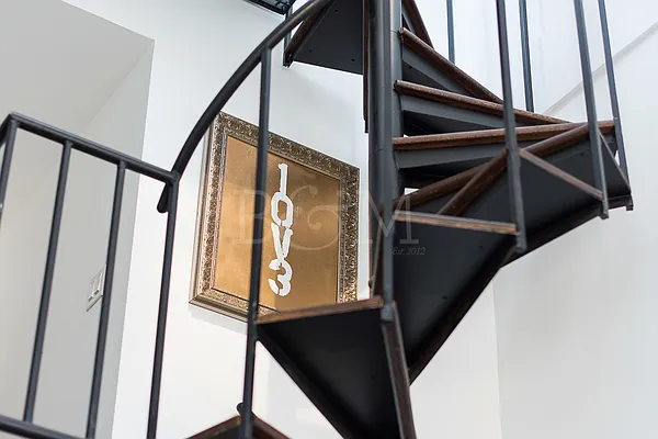 Sold by Brick&Mortar | media 18