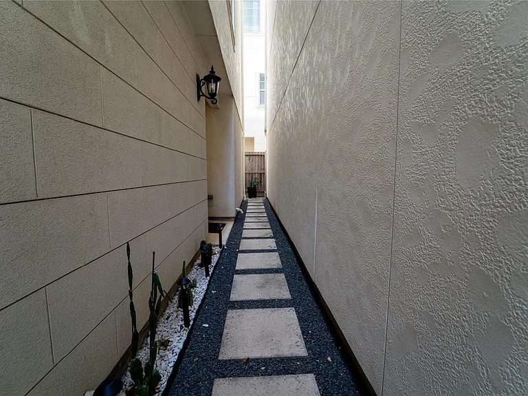 4008 Barnes St — Photo 45