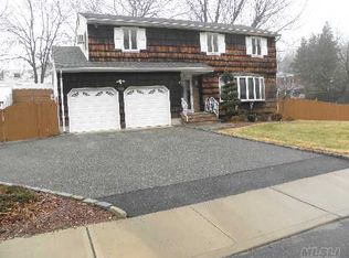 135 Cornell Dr, Commack, NY 11725
