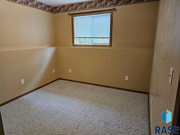 4th image of 3008 Francis St