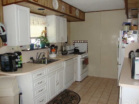5th image of 112 Rosemary Ln