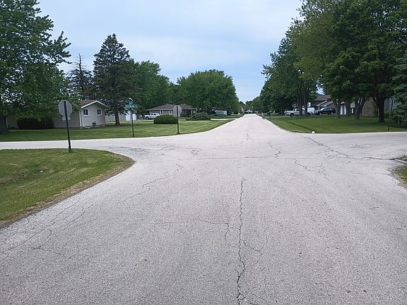 5th image of 19251 W Eaton Ave