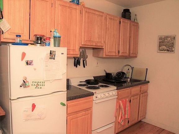 3rd image of 337 E 6th St #10A