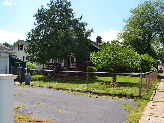 4th image of 284 Deerfield Road