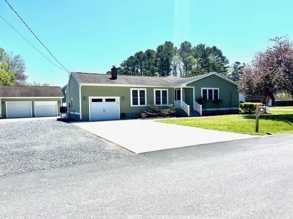 4164 Division St, Chincoteague, VA 23336