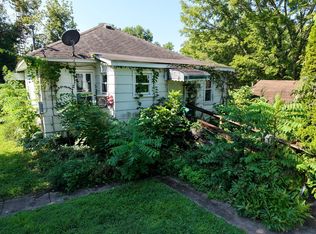 201 W 8th St, West Frankfort, IL 62896