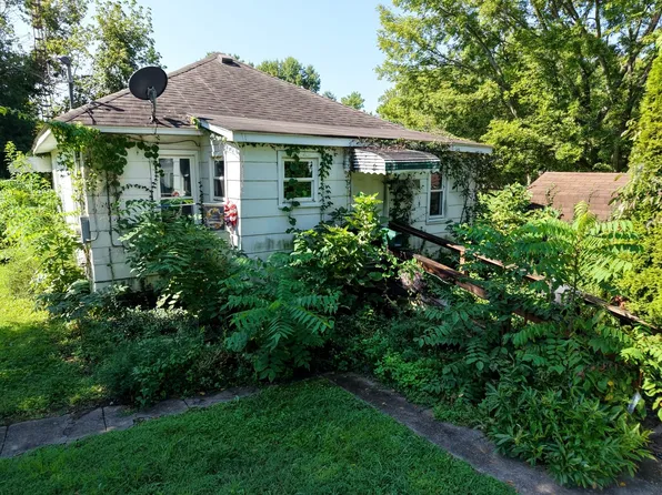 201 W 8th St, West Frankfort, IL 62896