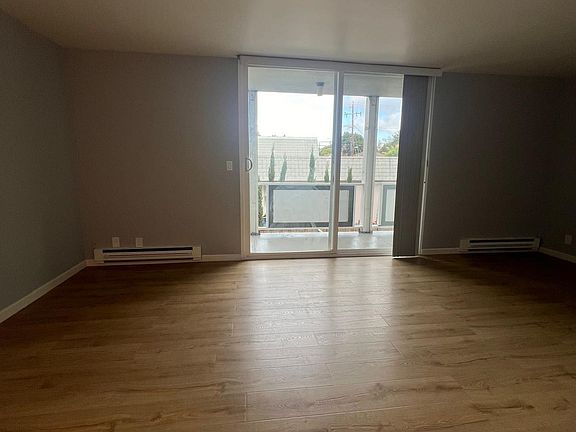 3rd image of 303 Ulmer Ct #5