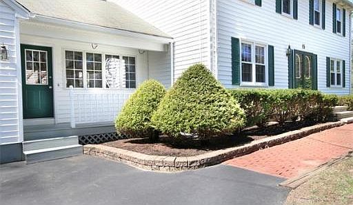 3rd image of 15 Lancelot Ln