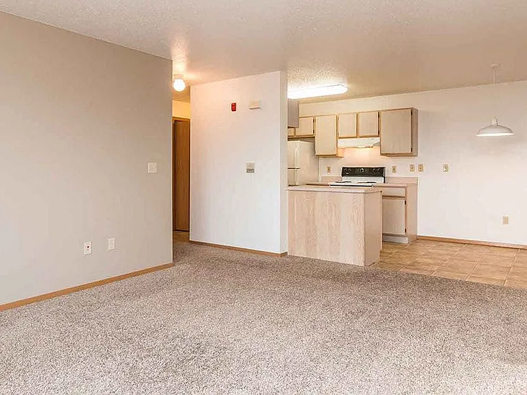 EAST WOODS APARTMENTS — Photo 4