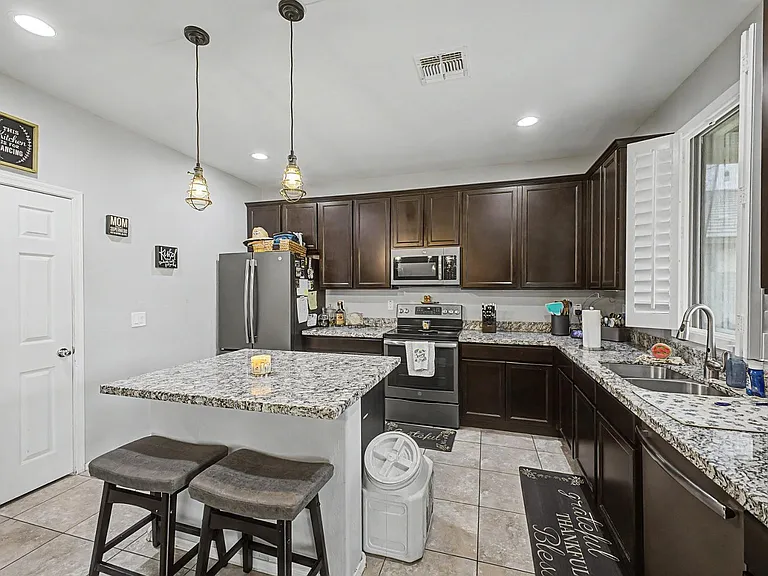 18235 W Ida Ln — Photo 16