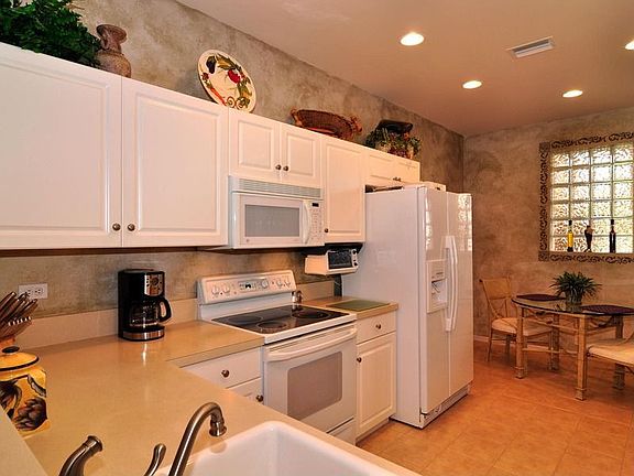 3rd image of 8247 Parkstone Pl APT 207