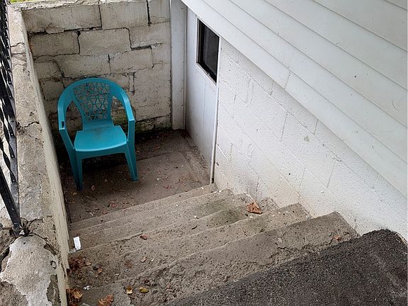 4th image of 33 S Carroll St