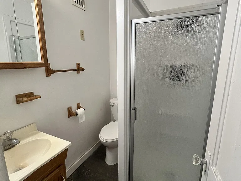 103 E 2nd St #2 — Photo 5
