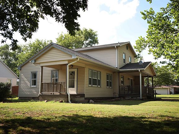 3rd image of 300 W 5th St