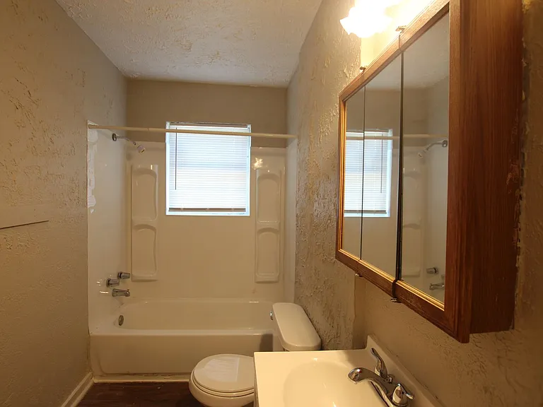 1010 S Bennett Ave #D — Photo 7