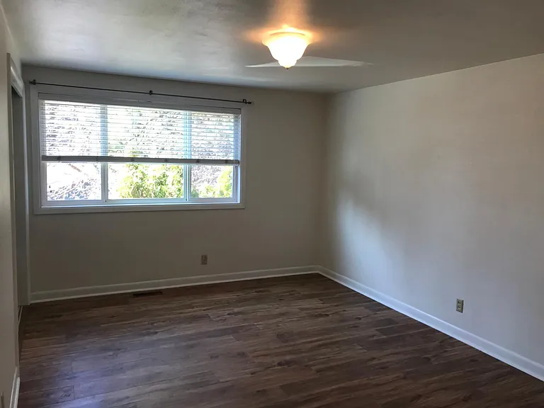 1208 NE 12th St — Photo 15
