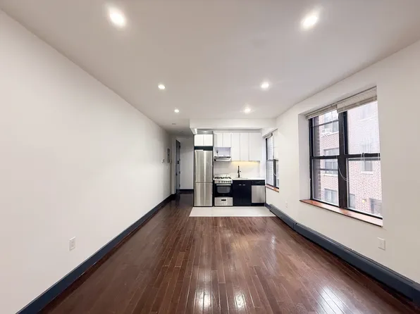 2724 Pitkin Avenue image 1 of 7