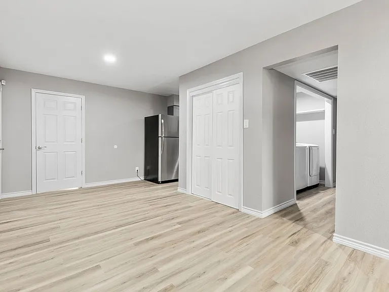1401 Garrett St — Photo 6