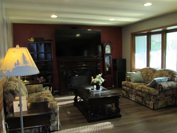 4th image of 522 Sussex Dr