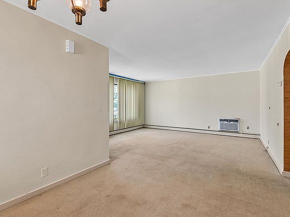 4th image of 167-14 Jewel Ave #1
