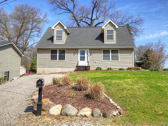 4th image of 7395 Harrington Dr