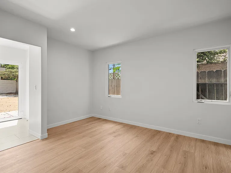 3611 Riviera Dr — Photo 55