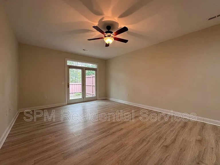 4534 Regent Dr — Photo 10