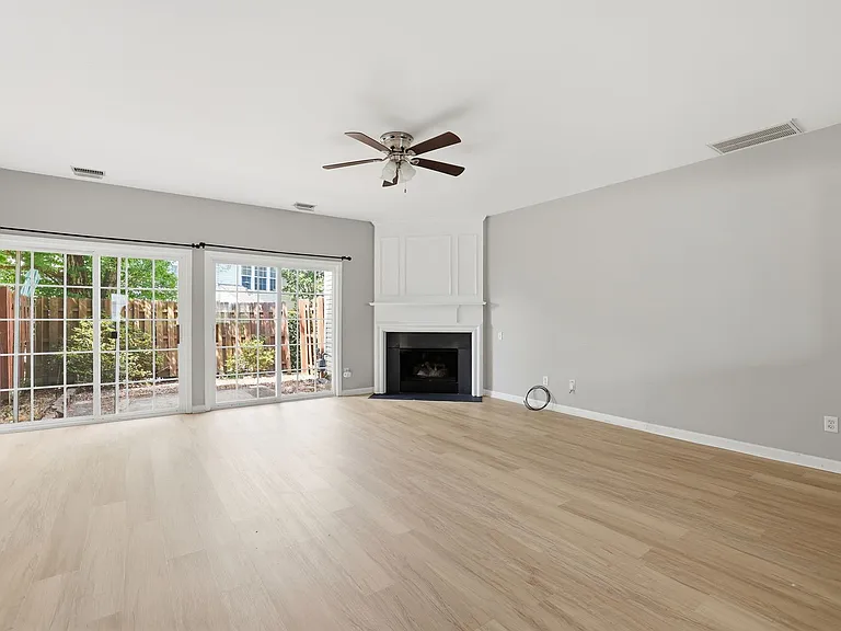 3221 Mannington Dr — Photo 10