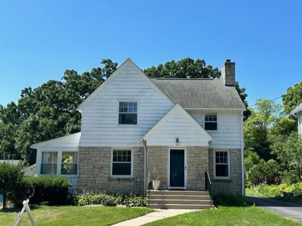 641 West School Street, Columbus, WI 53925