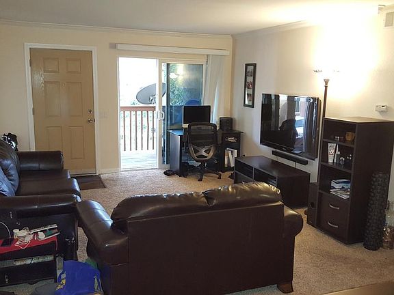 3rd image of 160 Chambers St Unit 16