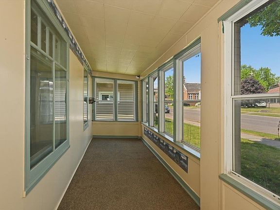 4th image of 612 Carlton Ave