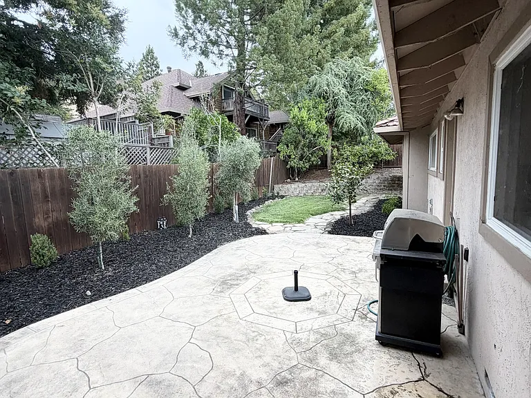 5427 Yerba Buena Rd — Photo 24
