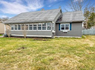 5521 Lakeshore Rd, Fort Gratiot, MI 48059