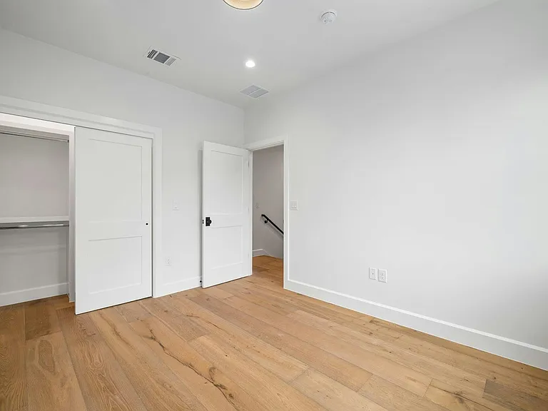 1919 W 38th St — Photo 38