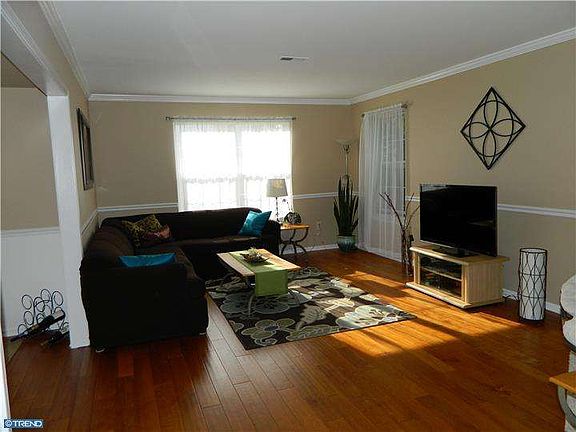 4th image of 157 Burgundy Ln