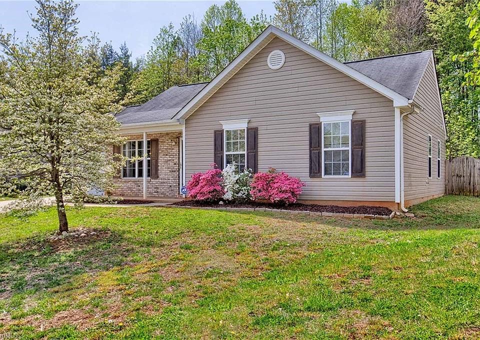 1st image of 212 Kinnley Ct