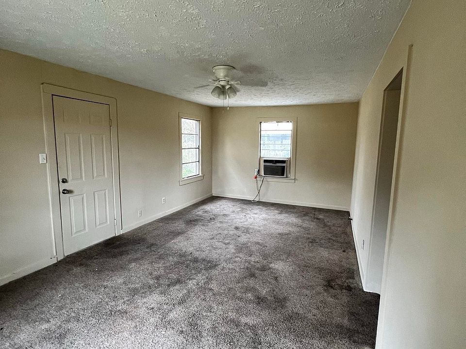 2nd image of 1305 Mangan St