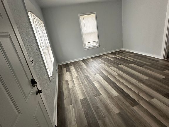 3rd image of 1521 E Rosser Ave #1