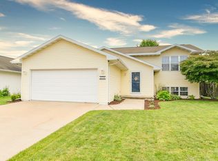 2779 Hamilton St, Oshkosh, WI 54901