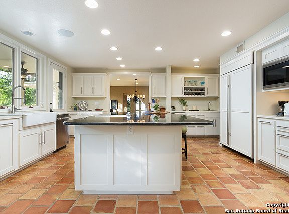 3rd image of 150 Admiral Benbow Ln